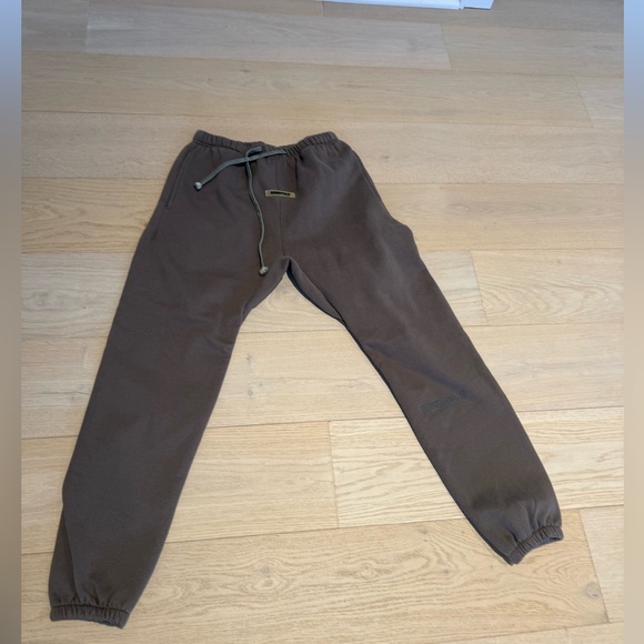 Fear Of of God Essentials Brown Taupe Sweatpants Jogger size L. - Picture 3 of 5